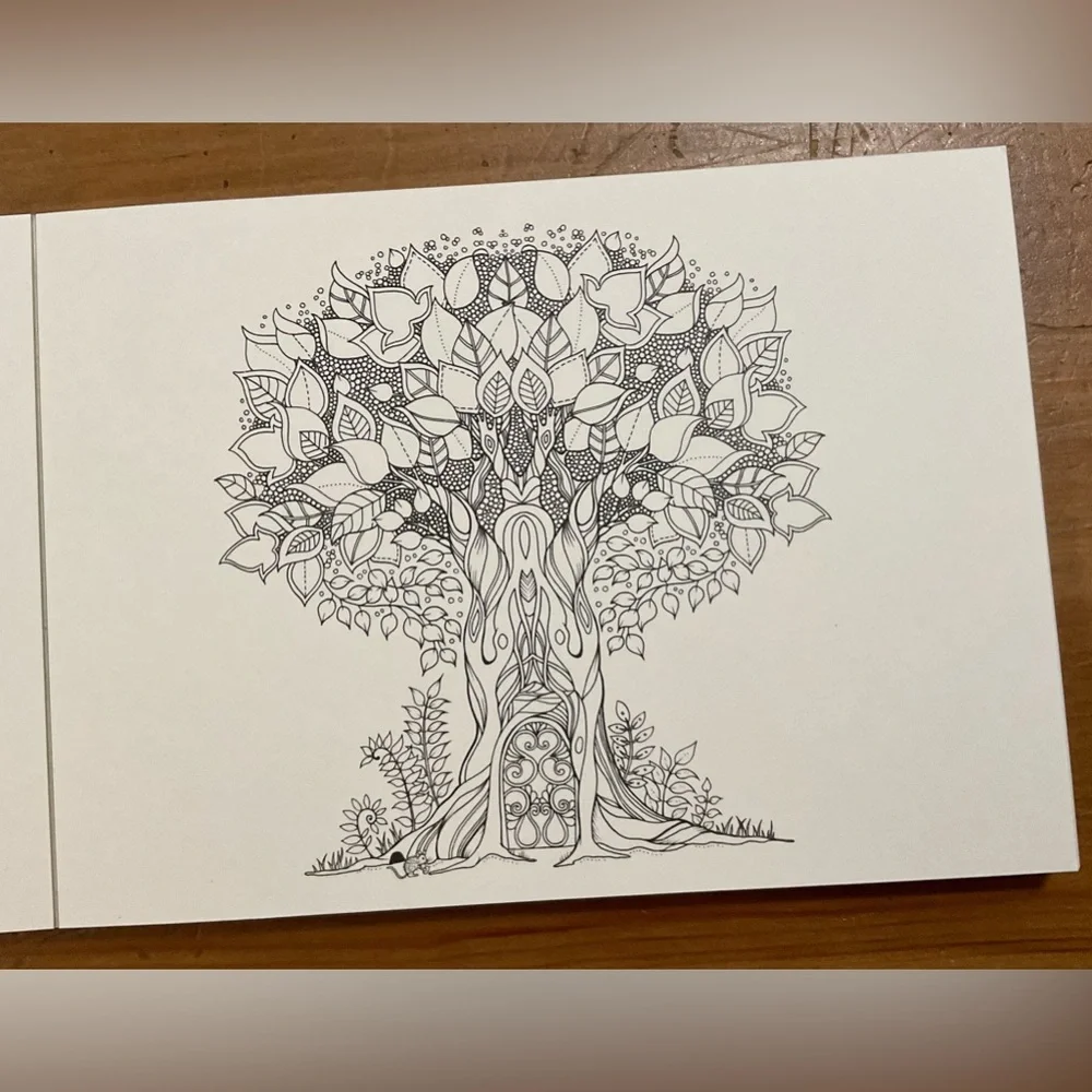 Johanna Basford: Duo/set of post cards and blank note cards with envelopes.